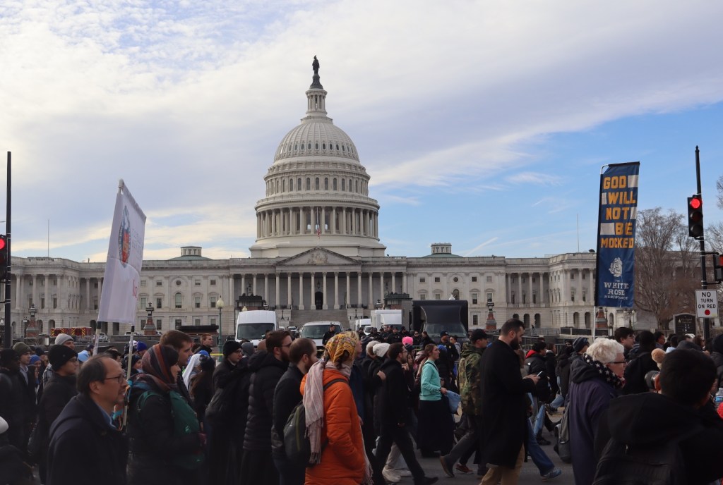 Aborto e corpo sotto il controllo di Trump: migliaia alla March for Life di Washington tra applausi e contraddizioni&nbsp;(VIDEO)