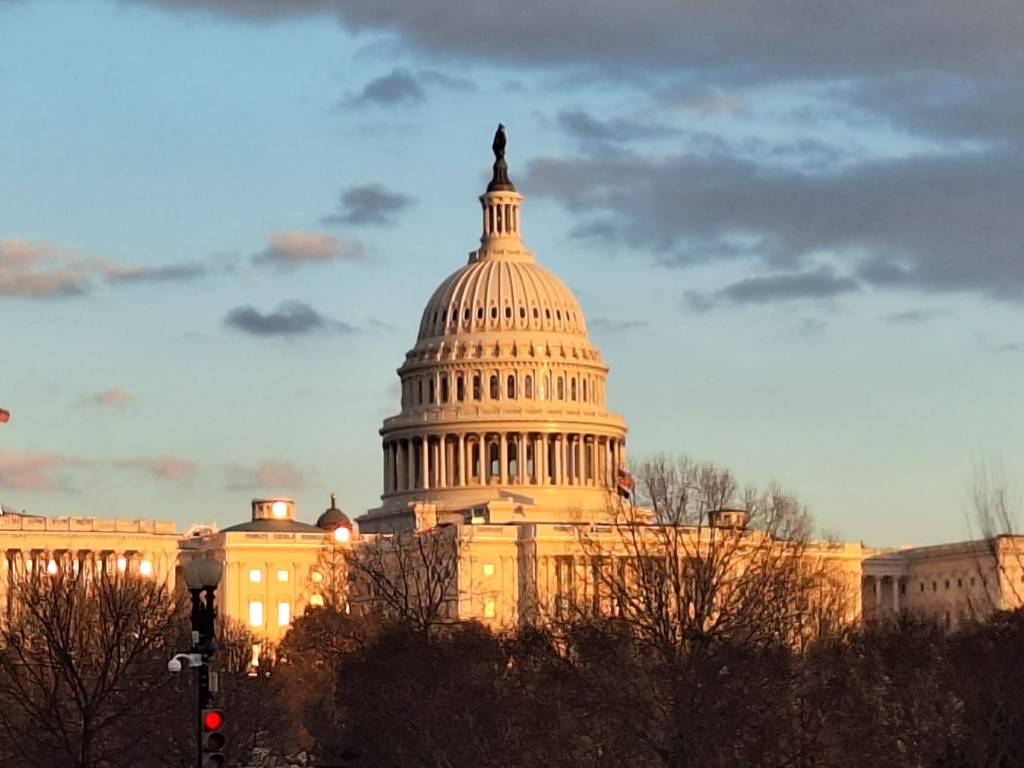 Tensione a Washington, l’ira del Congresso dopo l’attacco Usa all’Iran: “Atto di guerra non autorizzato”