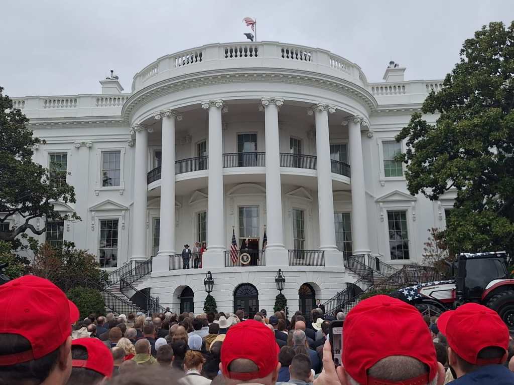 Trump ospita un evento con 800 agricoltori alla Casa Bianca tra annunci e incertezze sui prezzi