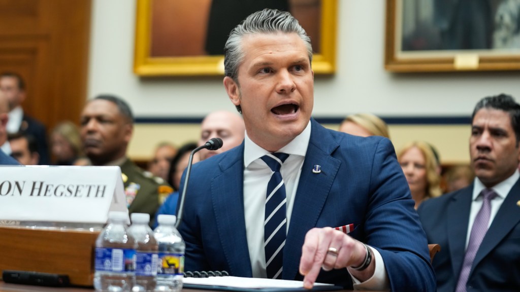 Hegseth difende l’intervento in Iran davanti al Congresso mentre i costi della guerra raggiungono i 25 miliardi di&nbsp;dollari