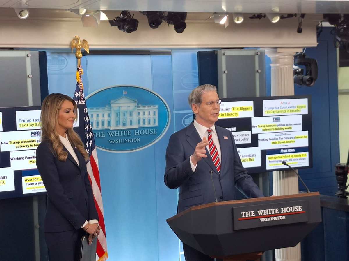 Il Segretario del Tesoro Bessent alla Casa Bianca: “Pronte sanzioni secondarie contro chi acquista petrolio&nbsp;iraniano”