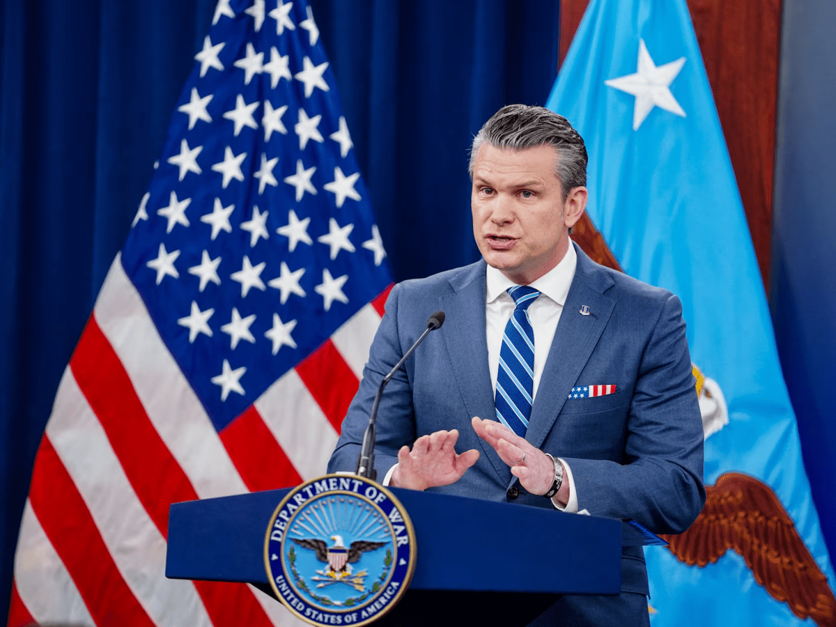 Pentagono, Hegseth rilancia la linea dura: “Iran sotto pressione militare e&nbsp;navale”
