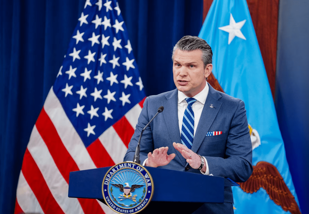 Pentagono, Hegseth rilancia la linea dura: “Iran sotto pressione militare e&nbsp;navale”