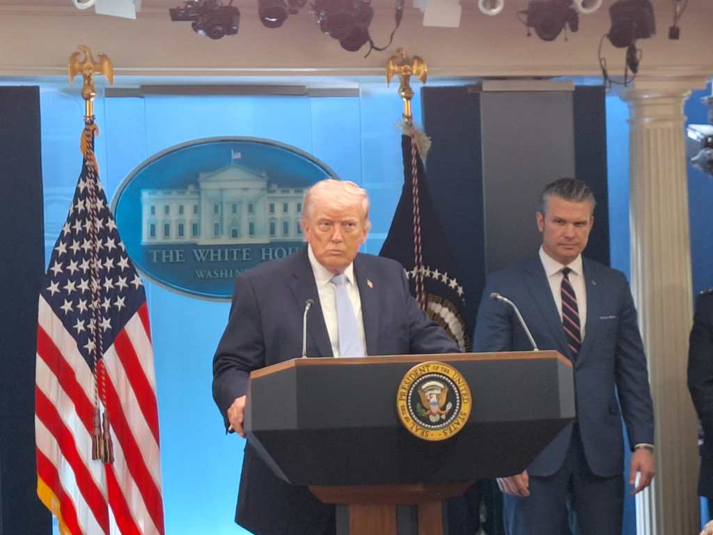 “Stanotte un’intera civiltà morirà”: il messaggio shock di Trump all’Iran e la crescente tensione in Medio Oriente