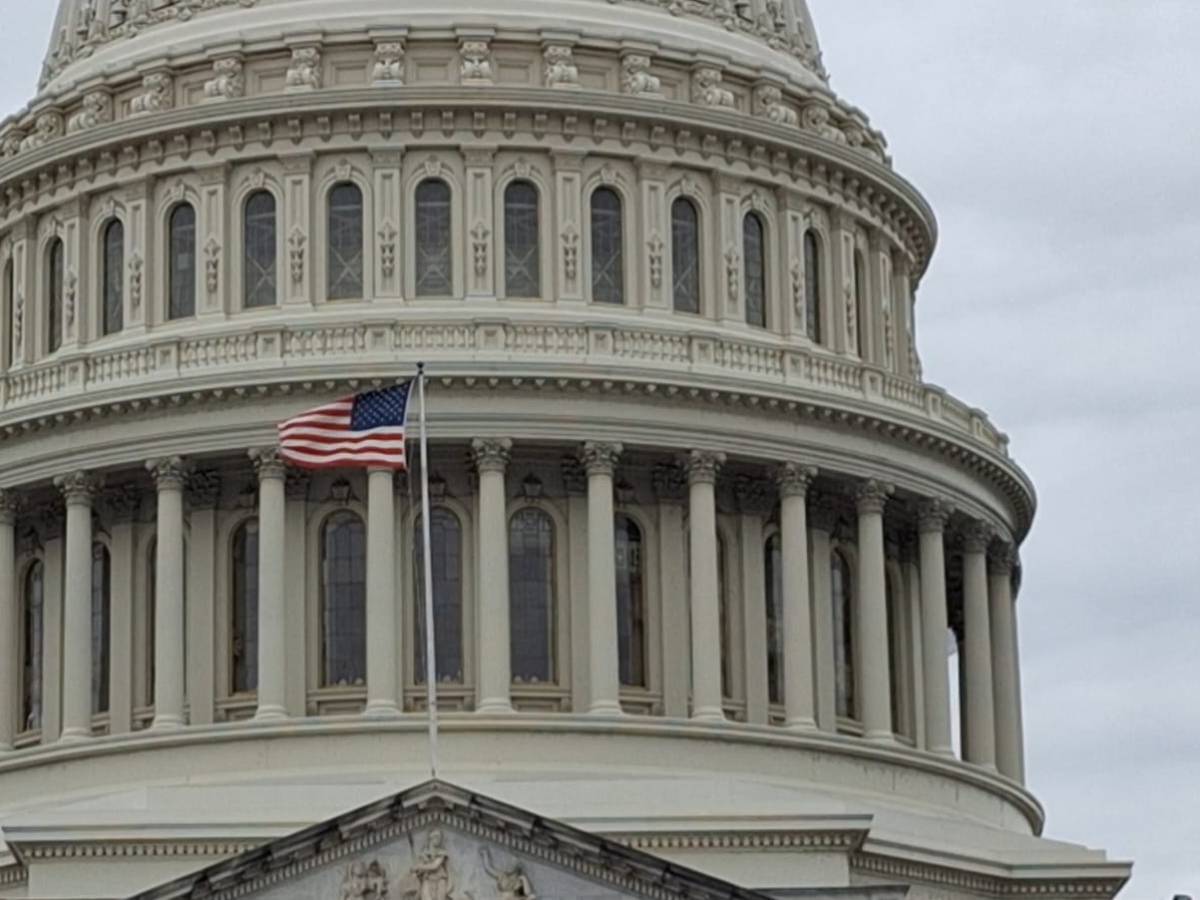 Usa verso le elezioni di midterm: Trump al 37% nei sondaggi mentre crescono paura, inflazione e divisioni politiche&nbsp;(VIDEO)