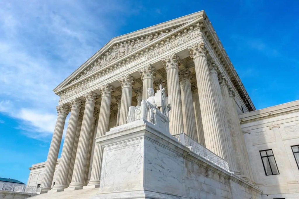 Corte Suprema Usa apre a nuove restrizioni per migranti e richiedenti asilo al confine con il Messico, Trump verso il ritorno della&nbsp;“misurazione”