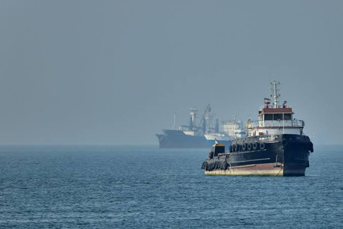Stretto di Hormuz, nuova crisi tra Stati Uniti e Iran: Washington lancia raid contro obiettivi militari