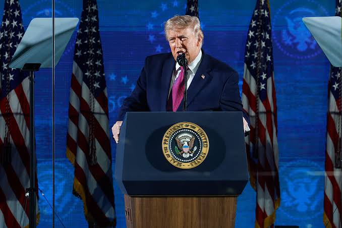 Trump a Mount Rushmore per i 250 anni degli Stati Uniti: discorso tra storia nazionale, economia e tensioni politiche